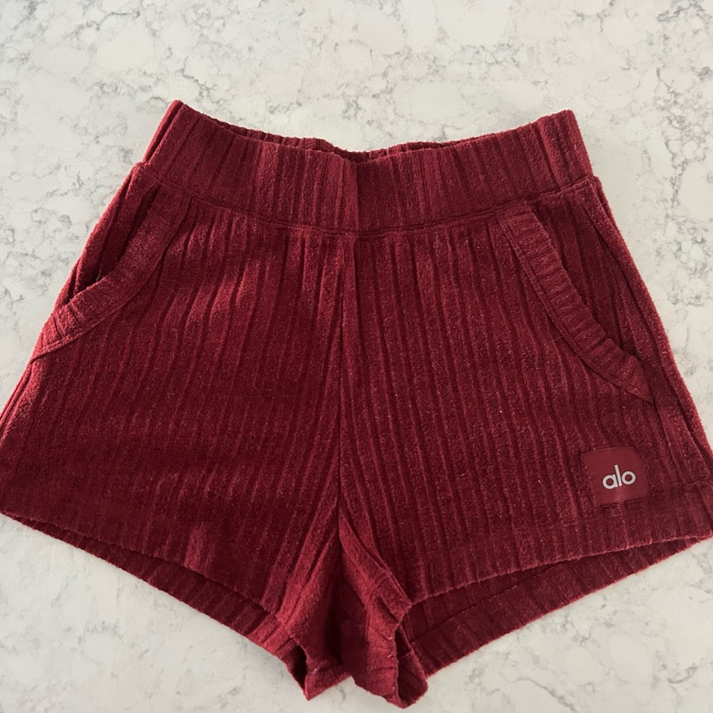 ALO Yoga Women's Burgundy Ribbed Athletic Shorts